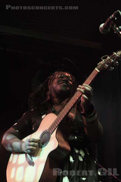 MELISSA LAVEAUX - 2011-01-15 - PARIS - La Fleche d'Or - 